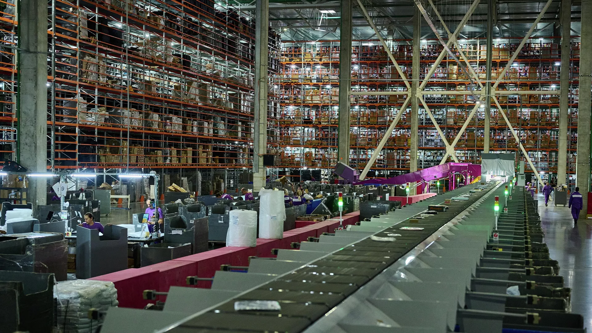 Эксперты о субаренде складов в ТЦ "Мега" для маркетплейсов