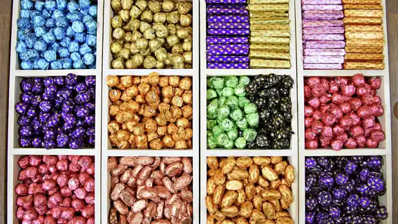 Ozon ограничил продажу конфет с алкоголем для несовершеннолетних