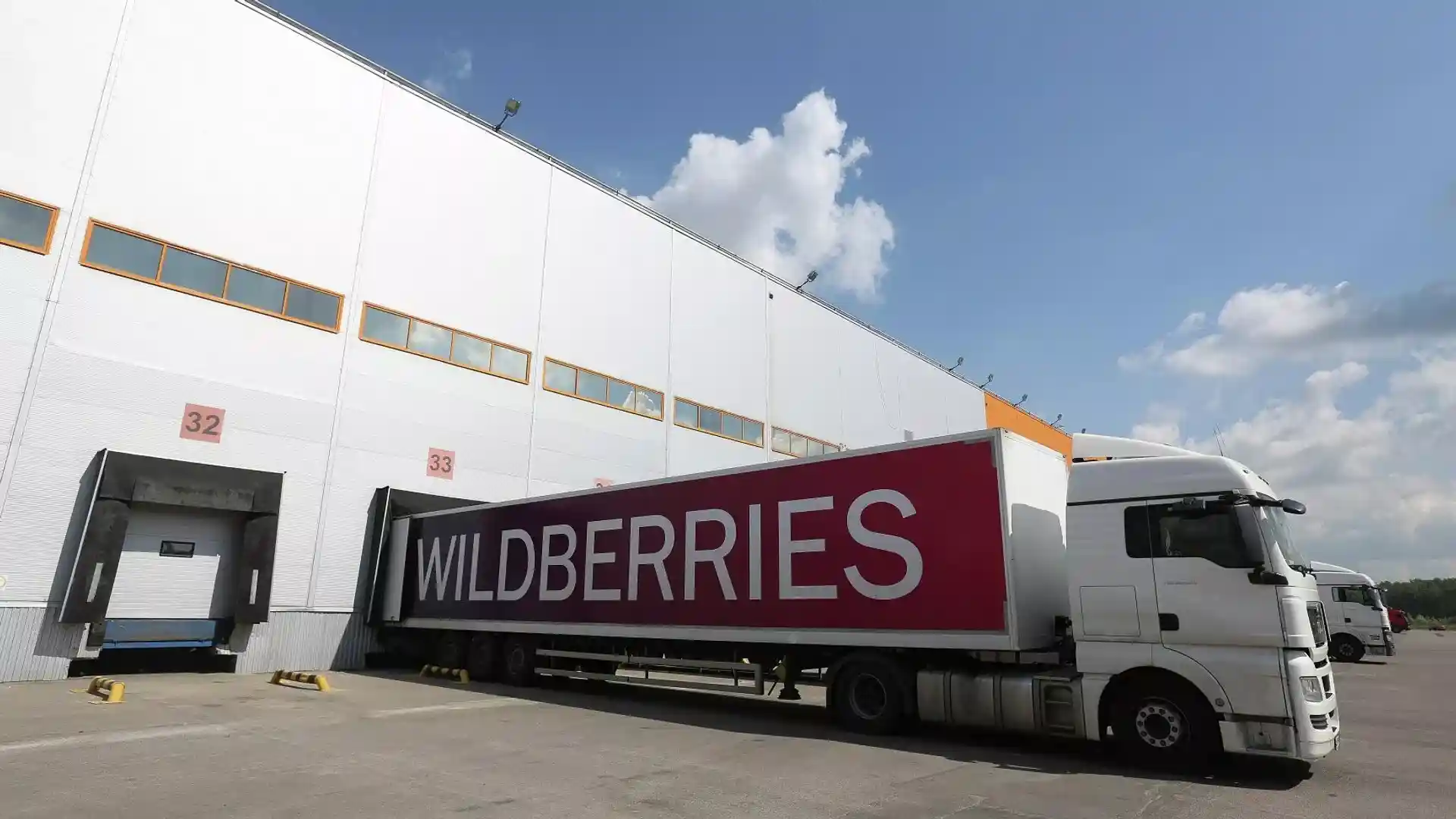 Фулфилмент новости: Пожар на складе Wildberries в Красном Бору локализован: что известно