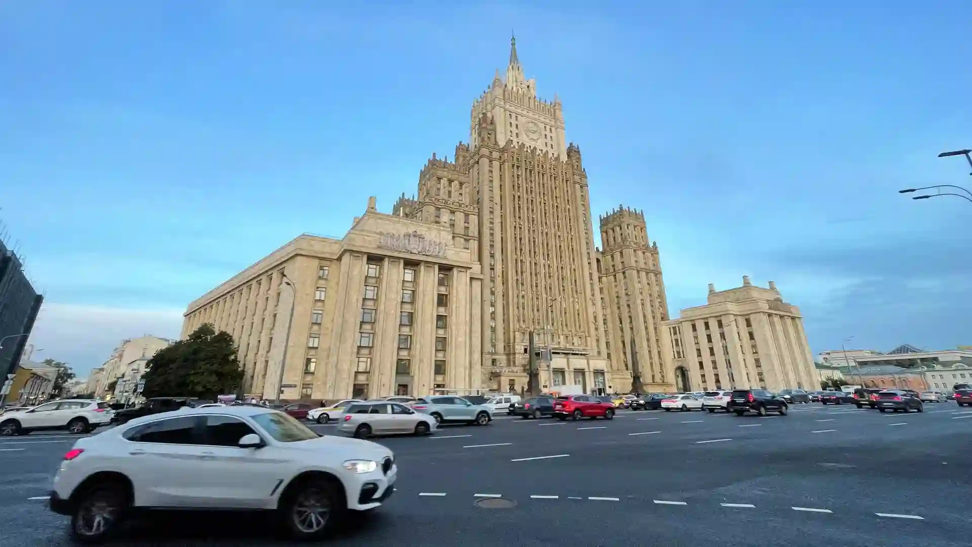 Фулфилмент новости: Атака дронов на склад Ozon в Омске: последствия для селлеров