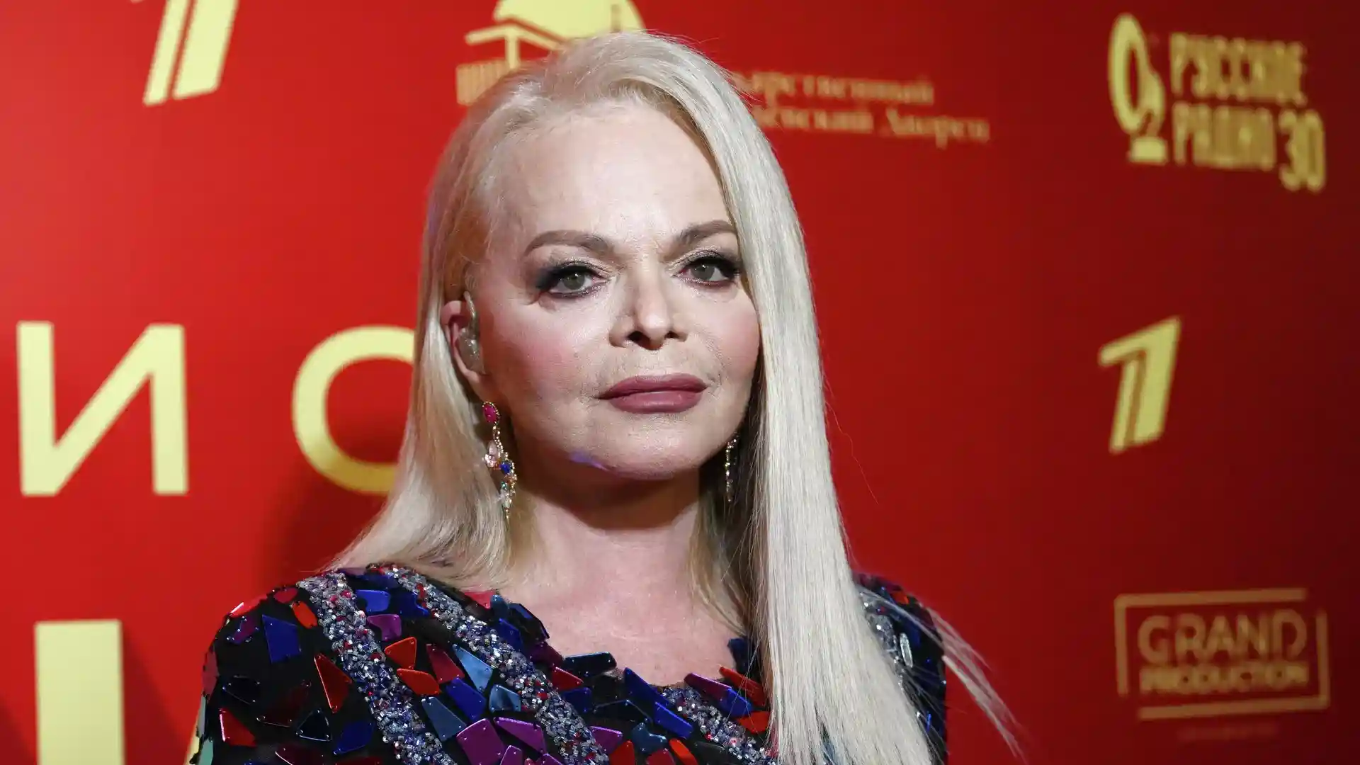 Фулфилмент новости: Сергей Безруков подал в суд из-за масок с его лицом на маркетплейсах