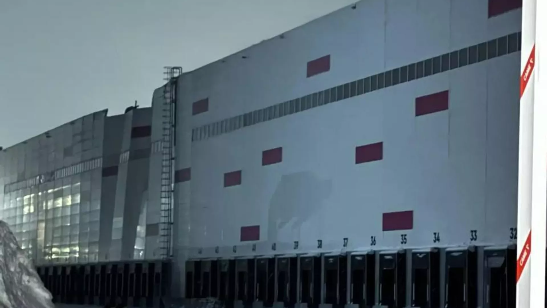 Обрушение кровли склада Wildberries в Кузбассе: возбуждено уголовное дело