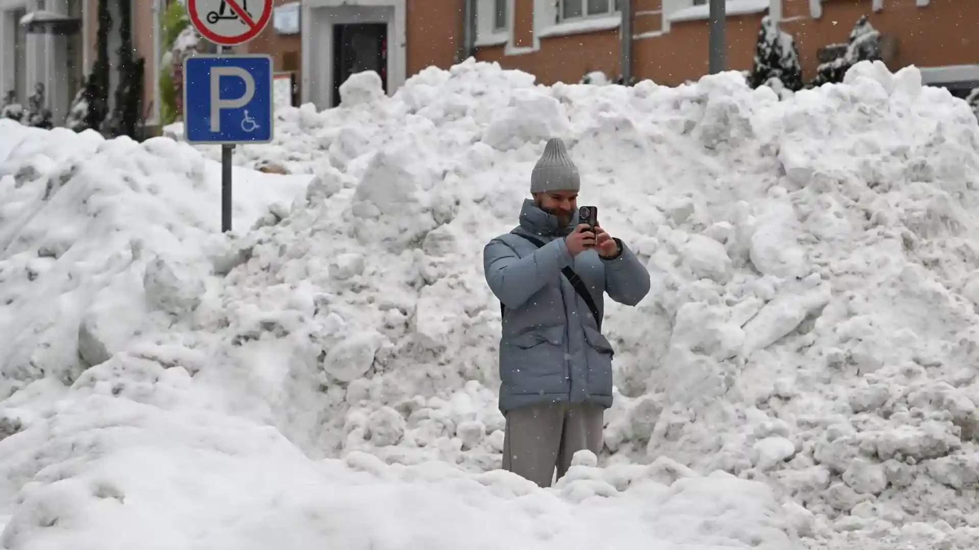 Фулфилмент новости: Суд взыскал 200 тысяч рублей с продавца масок с лицом Безрукова