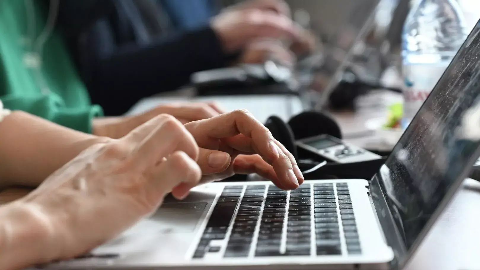 Фулфилмент новости: Госуслуги запустят кнопку жалобы на просьбы выключить VPN: что это значит для селлеров